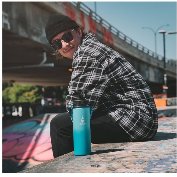 NWT FARSEA SKY BLUE OMBRÉ Water bottle 18oz - Picture 2 of 8